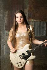Ally Venable – Guitarist, Singer | When Did She Start Her Singing Career? | Wiki, Age, Height, Net Worth, Relationship, Ethnicity, Career