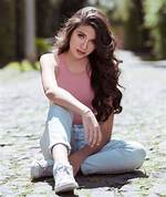 Annie Cabello