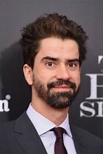 Hamish Linklater Net Worth – How Much Is Hamish Linklater Worth?