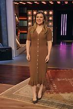 How Much Does Kelly Clarkson Weigh? a Comprehensive Look at the Pop Icon's Journey