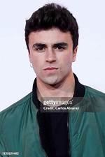 Itzan Escamilla – Is Spanish Actor Itzan Escamilla Dating with Someone? Age, Bio, Wiki, Career, Net Worth, Movies, Tv Shows & Facts