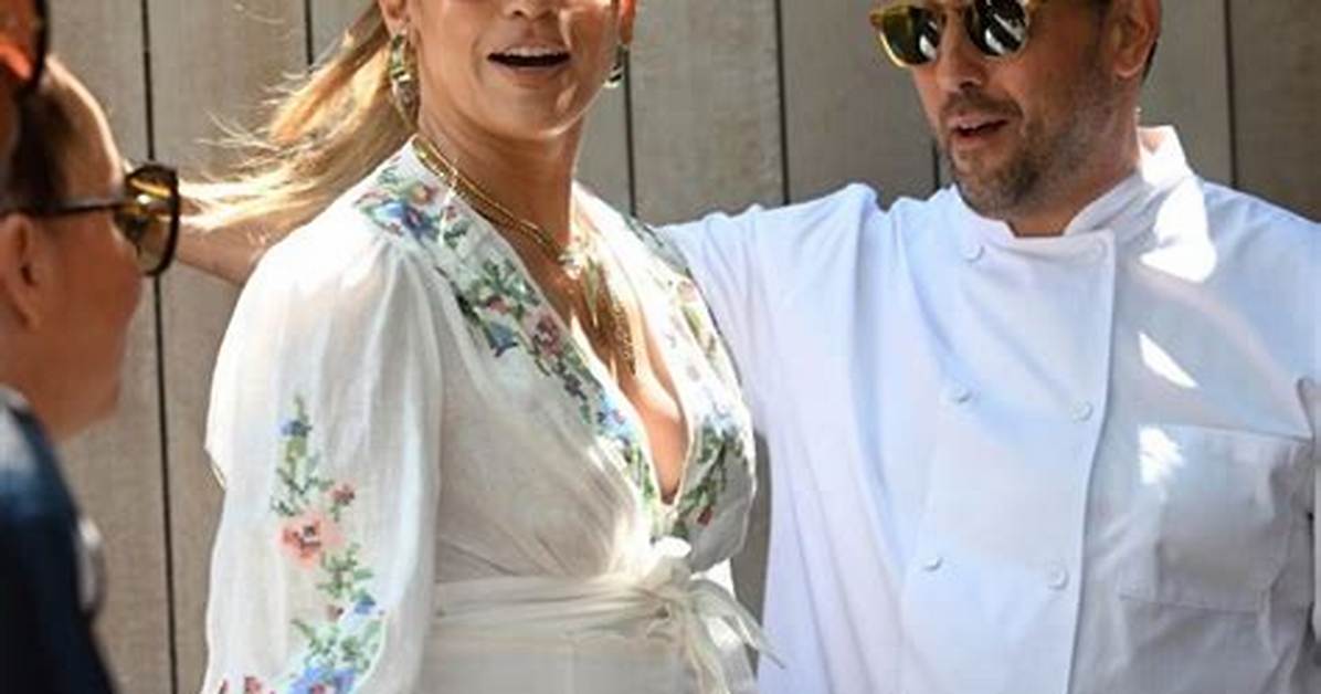 Jennifer Lopez in Bathing Suits: a Celebration of Style and Confidence