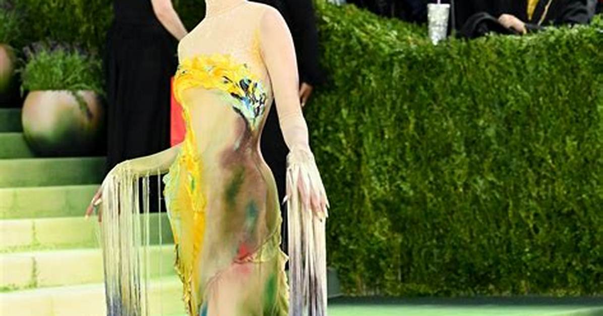 Met Gala Emma Chamberlain: a Deep Dive into Style and Influence